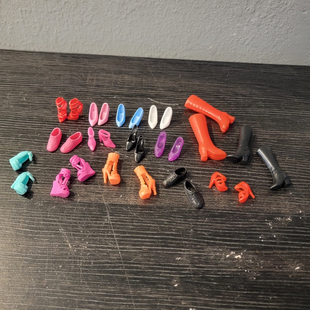 Barbie doll accesories shoes lot